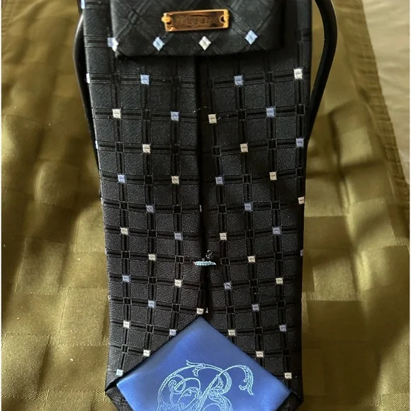 Bugatti Tie 100% Silk - Picture 2 of 2